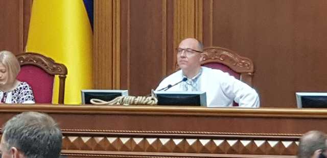 В Раде Парубию положили на стол веревку