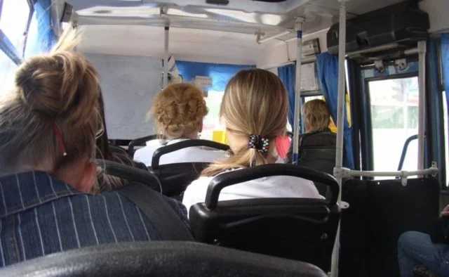 Отказались везти: В Харькове маршрутчики довели до слез мужчину без ног