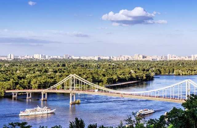 Киевский горсовет запретил застройку Труханова острова