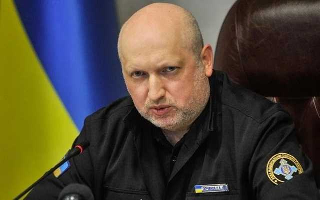 Турчинов подал в отставку и хочет в армию