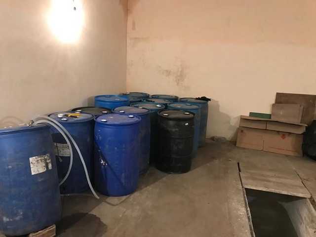 На Сумщине ликвидировали подпольный цех по изготовлению фальсификата, в котором ежемесячно перерабатывалось 30 тыс. литров спирта