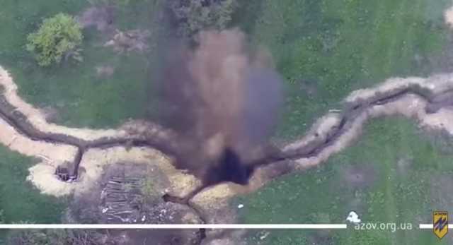 Миттєва реакція: “Азов” показав відео знищення російської гаубиці та БМП