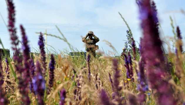 На Донбасі чотири порушення “тиші”, окупанти гатять із мінометів і БМП