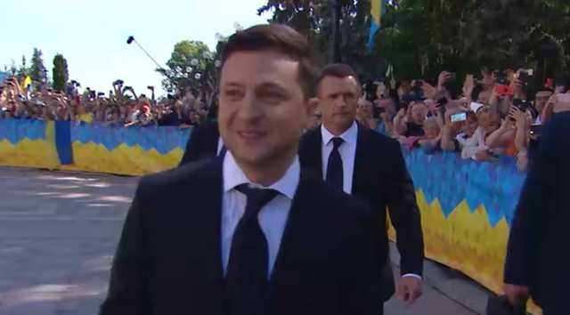 Зеленский перед Радой: Настроение нормальное, главная наша "фишка" - ближе к людям