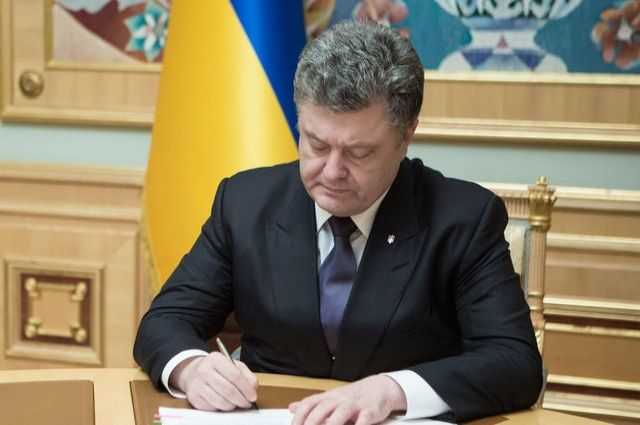 Петр Порошенко присвоил ранг чрезвычайного и полномочного посла нардепу-коррупционеру Логвинскому