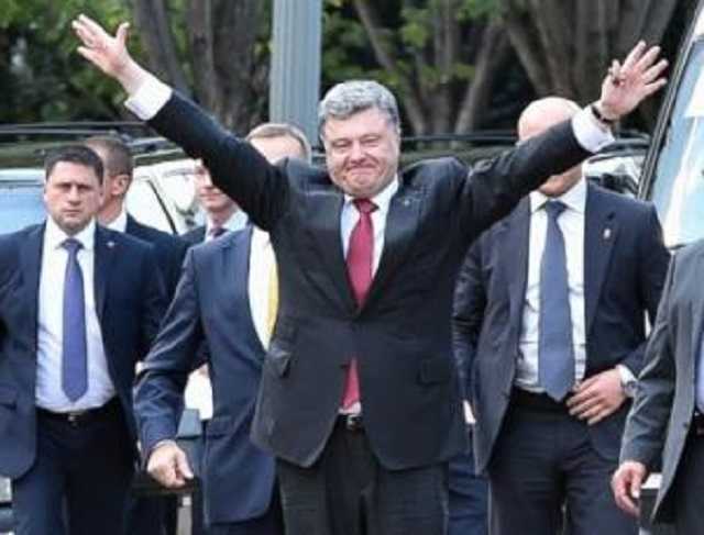 Дипломатам было стыдно за неопрятный вид Порошенко