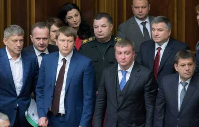 Шок и паника: как депутаты и министры хватаются за власть