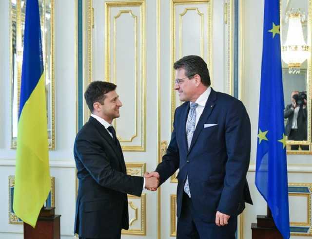 Зеленский намерен продолжать антироссийскую политику Порошенко