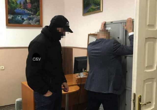 На Закарпатті СБУ викрила на хабарах доцента ВНЗ