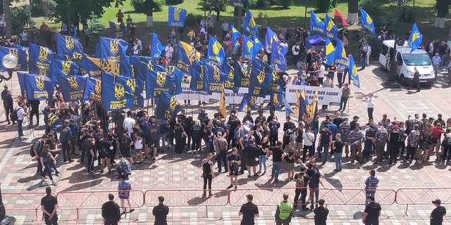 “Нацкорпус” під Радою вимагає змін до виборчого законодавства