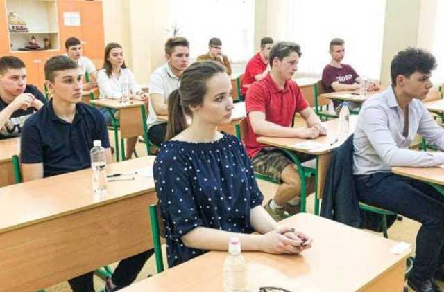 ВНО-2019: 349 тысяч абитуриентов сдают тестирование по украинскому языку