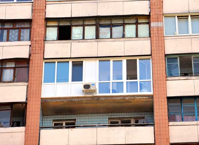 У Харкові чоловік врятував 2-річного хлопчика, який випав з балкону шостого поверху