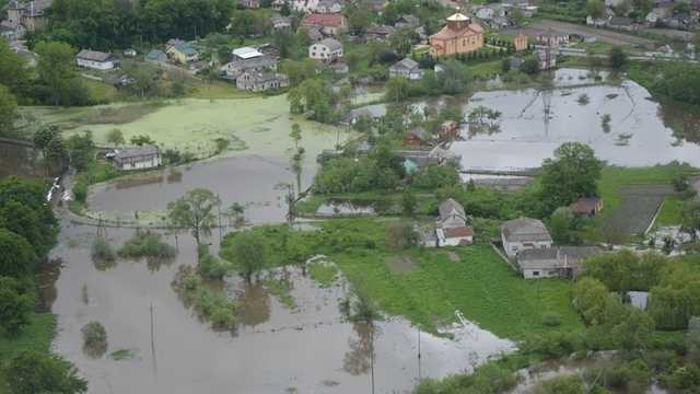 Закарпатье тонет: дома в воде, река унесла ребенка
