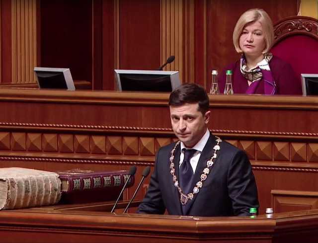 В Харькове вместо фотографии Зеленского повесили листок бумаги