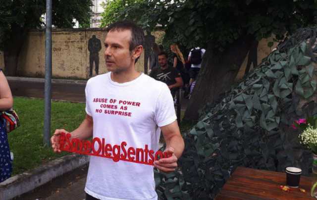 Вакарчук зачитав на «Книжковому Арсеналі» листи політв’язнів Сенцова і Гриба