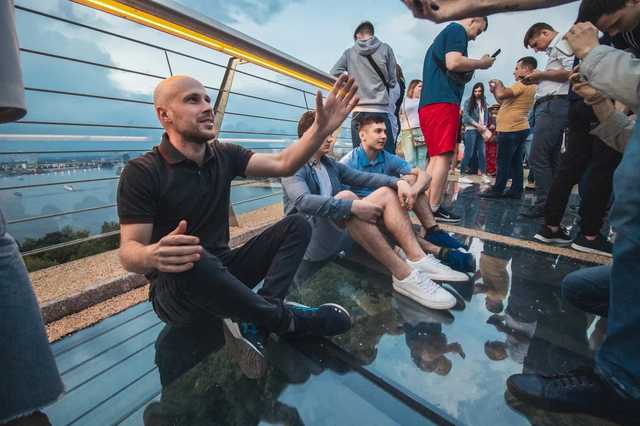 В Киеве открыли пешеходный мост стоимость в 400 миллионов