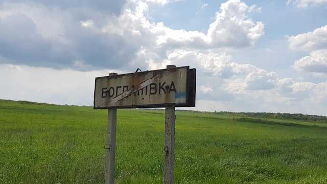 В одном из прифронтовых поселков Донецкой области местные жители вынуждены обходиться без электричества и транспорта