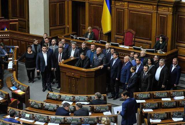 СМИ: На выборах в парламент «Народный фронт» сделает ставку на округа