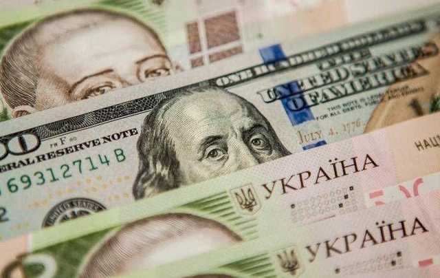 Курс гривни резко снизился из-за разговоров о дефолте Украины