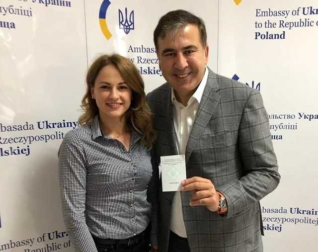 Саакашвили в Варшаве получил свидетельство на возвращение в Украину