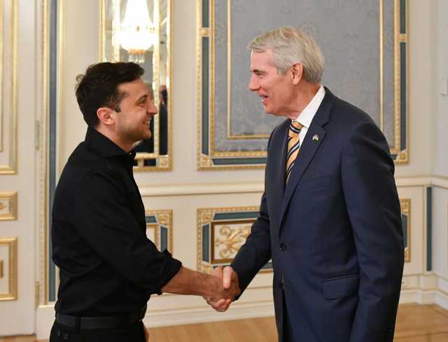 Зеленский обсудил с сенатором США роспуск Рады и Донбасс