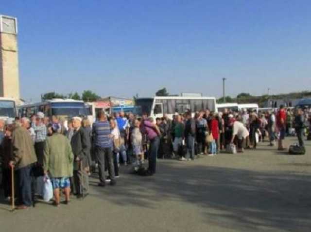 На КПВВ «Станица Луганская» ежедневно около 30 человек лишаются сознания — волонтер