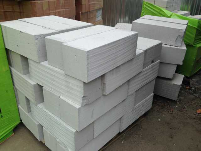 На Рівненщині п’ятирічного хлопчика на смерть завалило будматеріалами у дворі