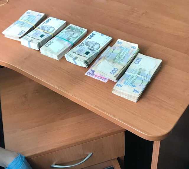 Двое чиновников “Укрзализныци” попались на вымогательстве 270 тысяч