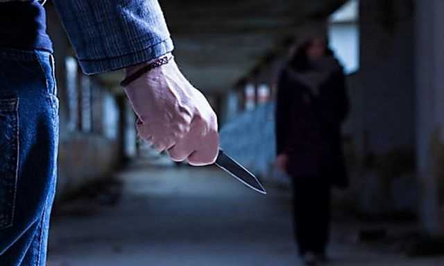 Сержант Нацполіції з ножем напав на дівчинку і відібрав у неї мобільний телефон