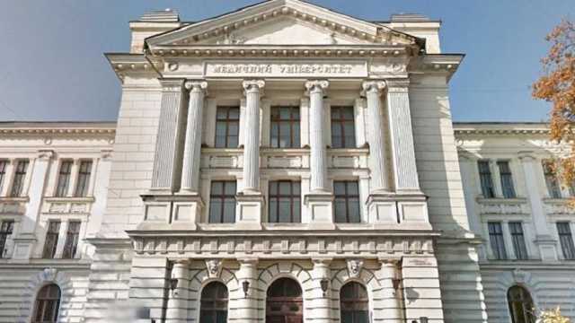 Одесский медуниверситет: с подачи Супрун рейдеры целенаправленно крушили технику, мебель и двери