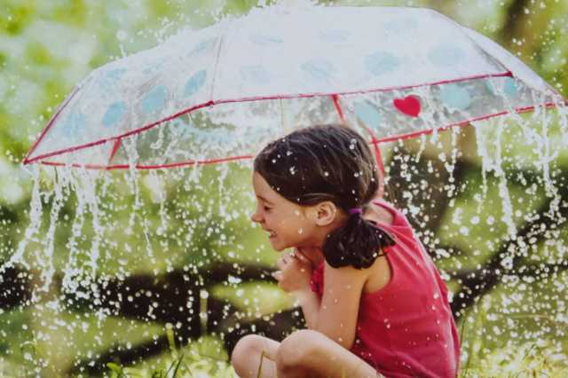 Погода на выходные: В Украине ожидаются дожди с грозами и жара до +30