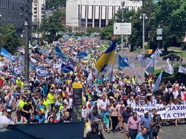 В Киеве посол Польши поддержал марш за “семейные ценности”