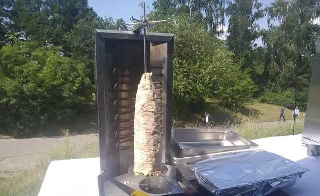 На съезде "Слуги народа" гостей и журналистов кормят шаурмой