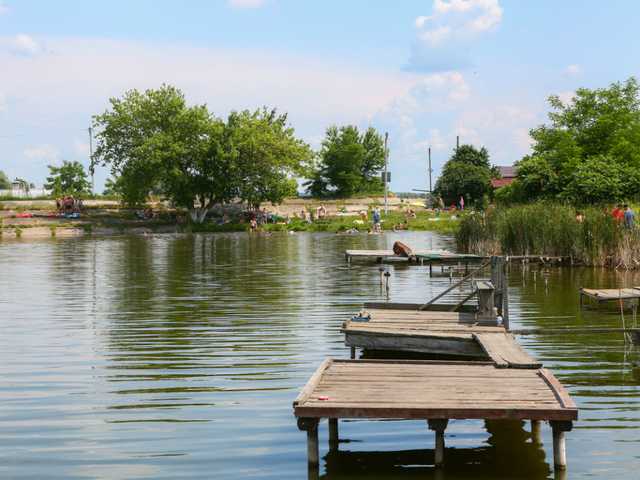 Отдыхал под Киевом: со дна озера достали тело 18-летнего парня