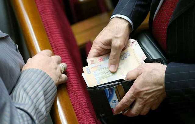 До 10 тысяч евро: в Раде заговорили о повышении зарплат нардепам