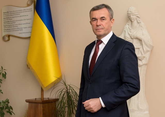 Острая антикоррупционня необходимость: люстрировать Холоднюка – спасти бюджетные средства и правосудие