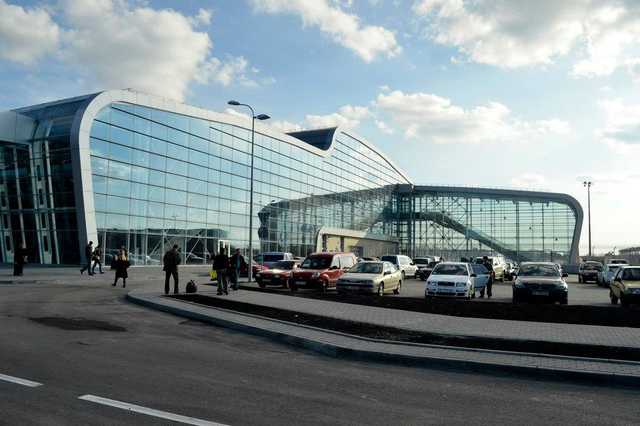 Во Львове сообщили о минировании аэропорта, вокзала и еще более 10 объектов