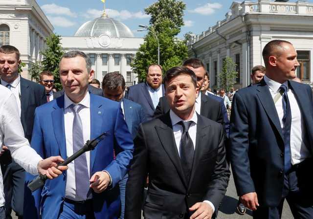 Зеленский рассматривает возможность переезда в Украинский дом - СМИ