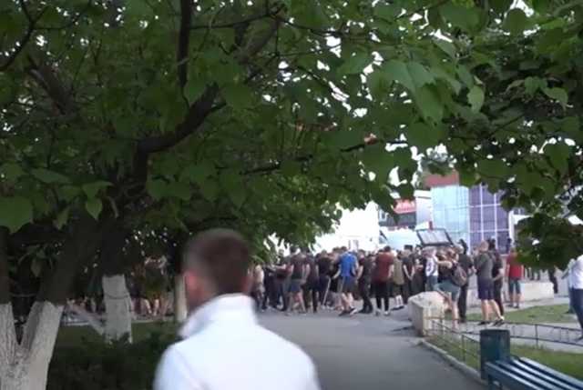 Стрелявший по людям во время силового конфликта на "Барабашово" является активистом Нацкорпуса - администрация ТЦ