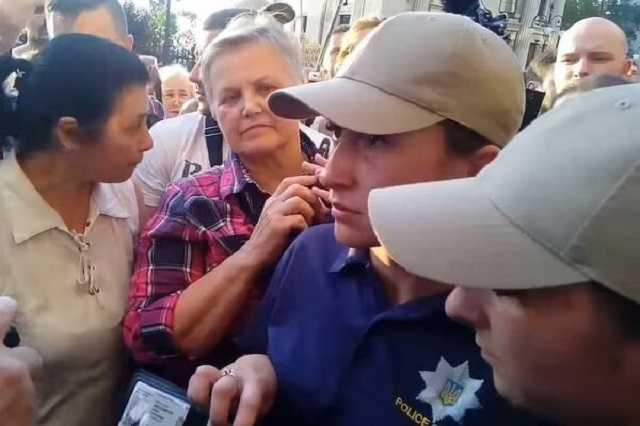 "Страна должна знать героев": сотрудницы Нацполиции попали в громкий скандал