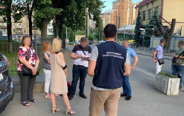На взятке задержаны очередные сотрудники ГФС в Киеве