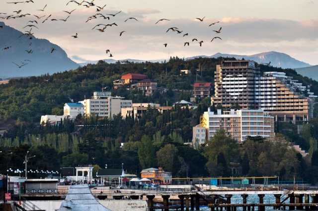 Посли ЄС вирішили продовжити кримські санкції проти Росії