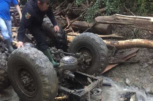 ДТП на Закарпатті: тіло чоловіка знайшли за два кілометри від вантажівки