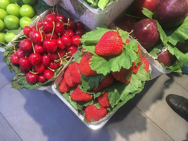 Фашик Донецкий: черешня-клубника. Будни территорий диких