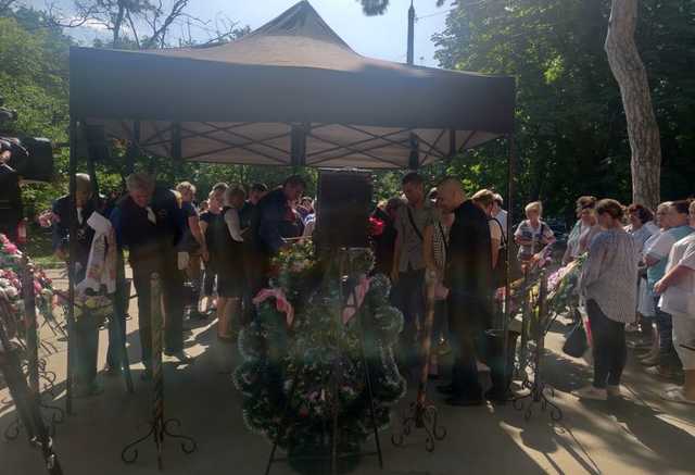 В Одесі поховали медсестру, яка загинула під час пожежі у психіатричній лікарні