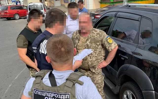 В Одесской обл. на взятке задержали замначальника военкомата
