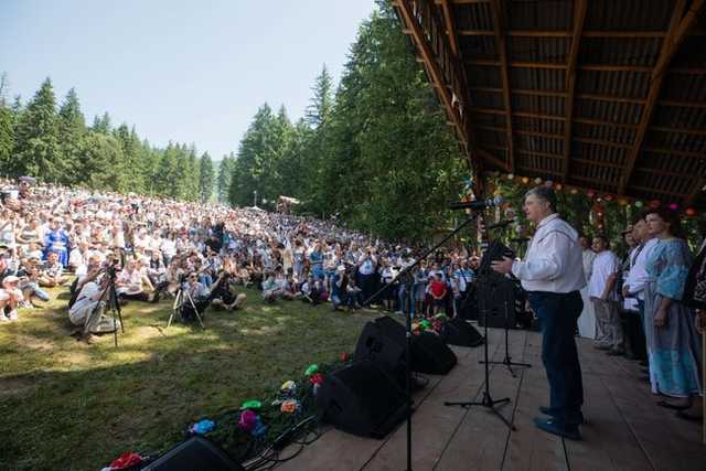 Враг должен видеть, что мы движемся в ЕС, - Порошенко