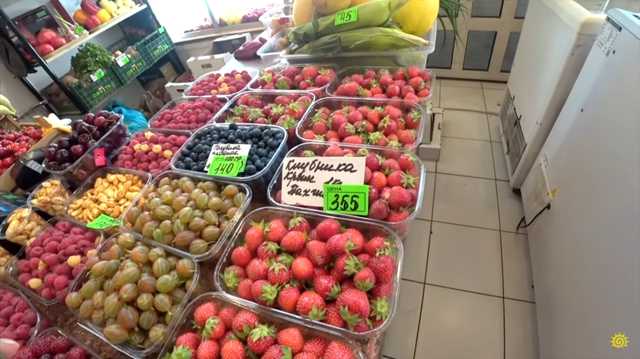 Клубника и черешня по 100 грн: сеть шокировали космические цены в Крыму