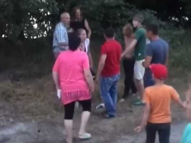 Под Ровно пассажиры устроили драку за места в маршрутке