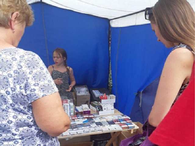 Дети продают сигареты в палатке: фото из Харькова шокировало сеть